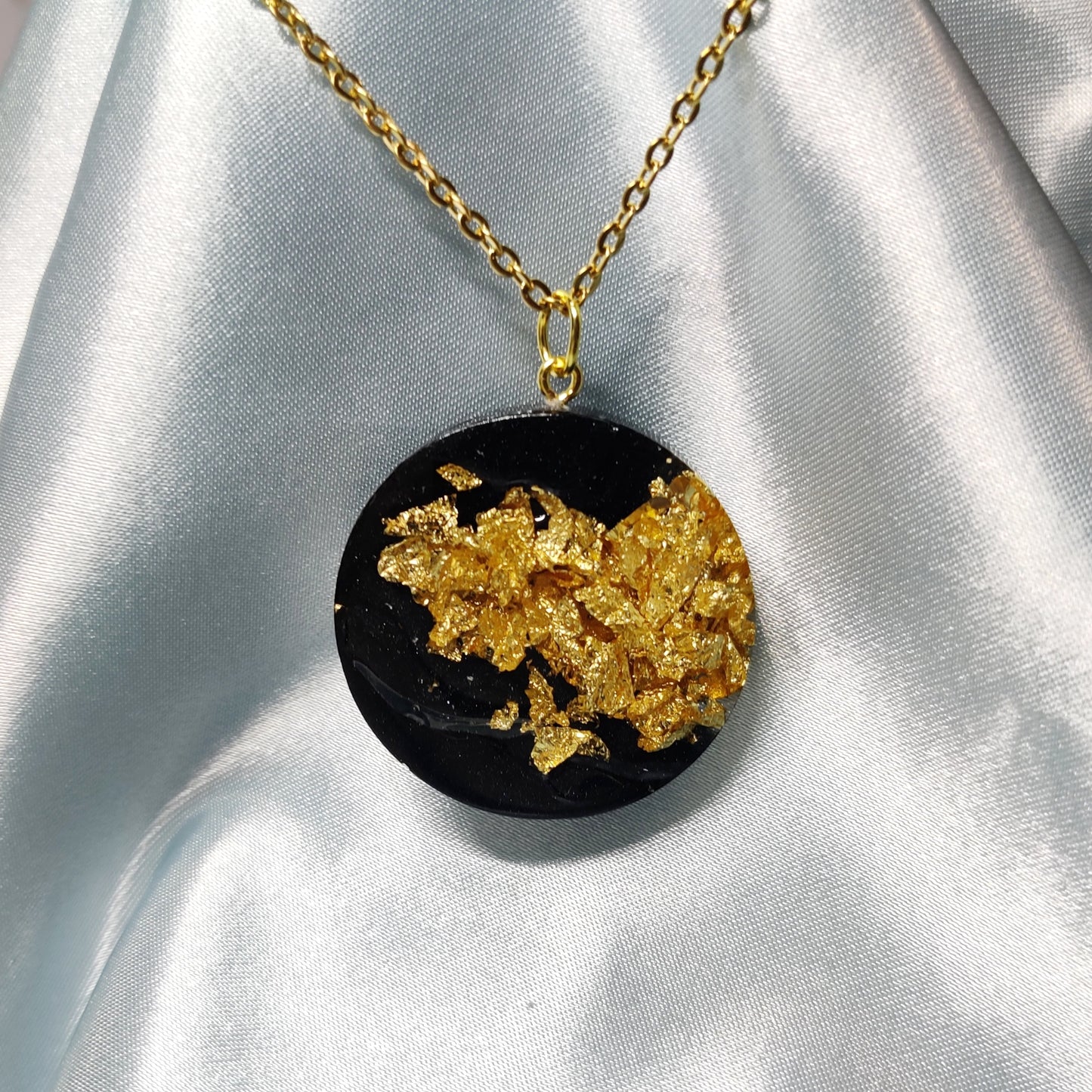 Black and Gold Round Pendant